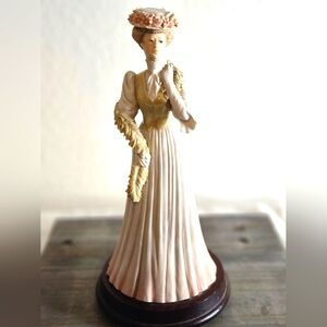 Vintage Arnart Pucci Victorian Woman With Glasses& Boa Figurine.